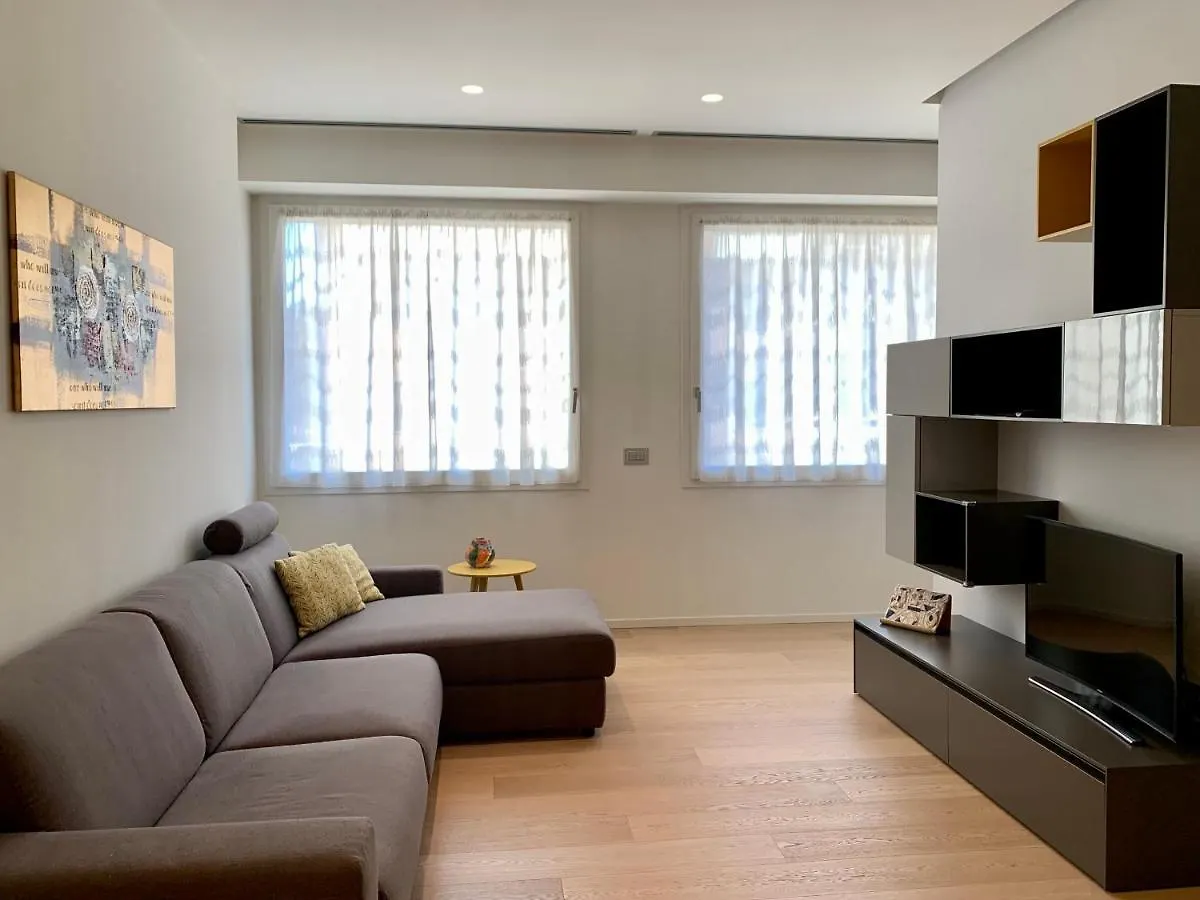 Fifty Eight Milan Duomo Apartment 0*,  Italy