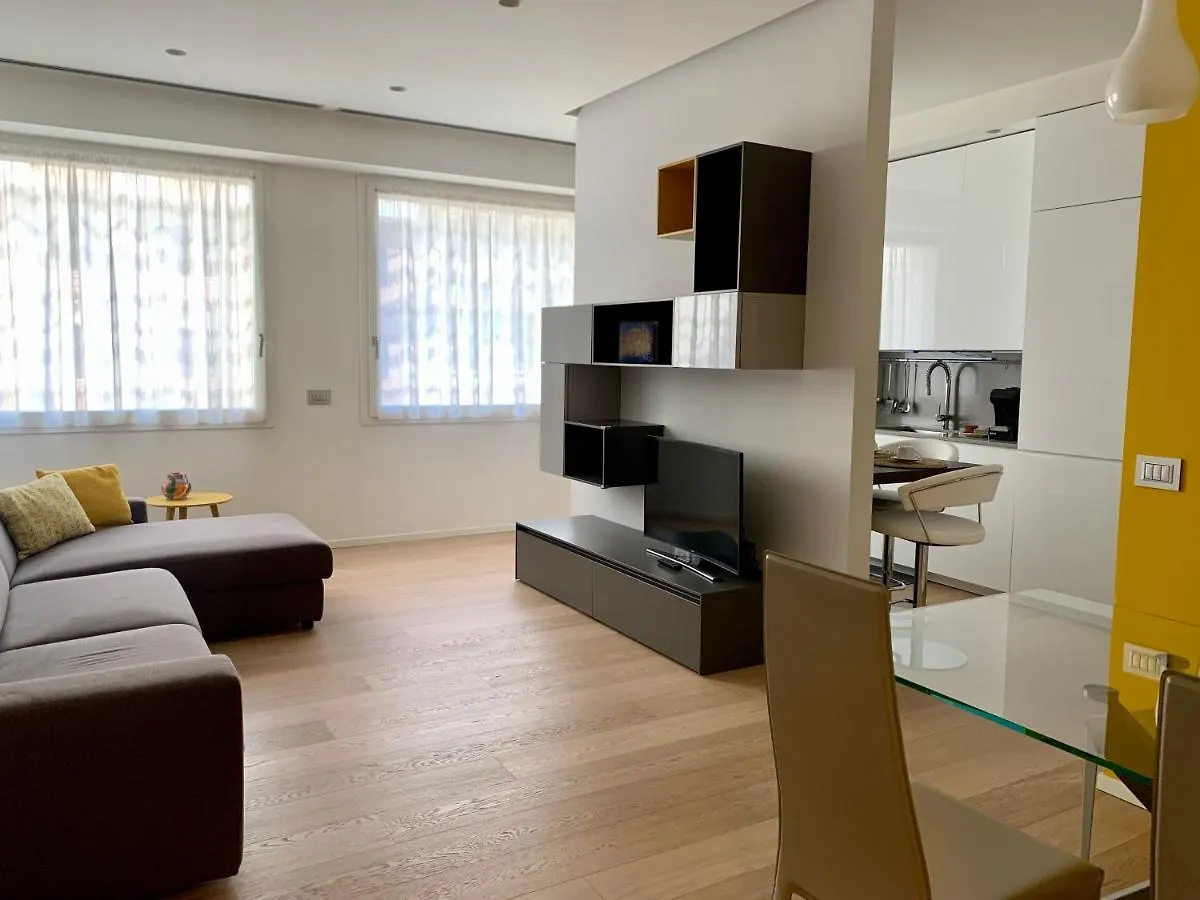 Fifty Eight Milan Duomo Apartment