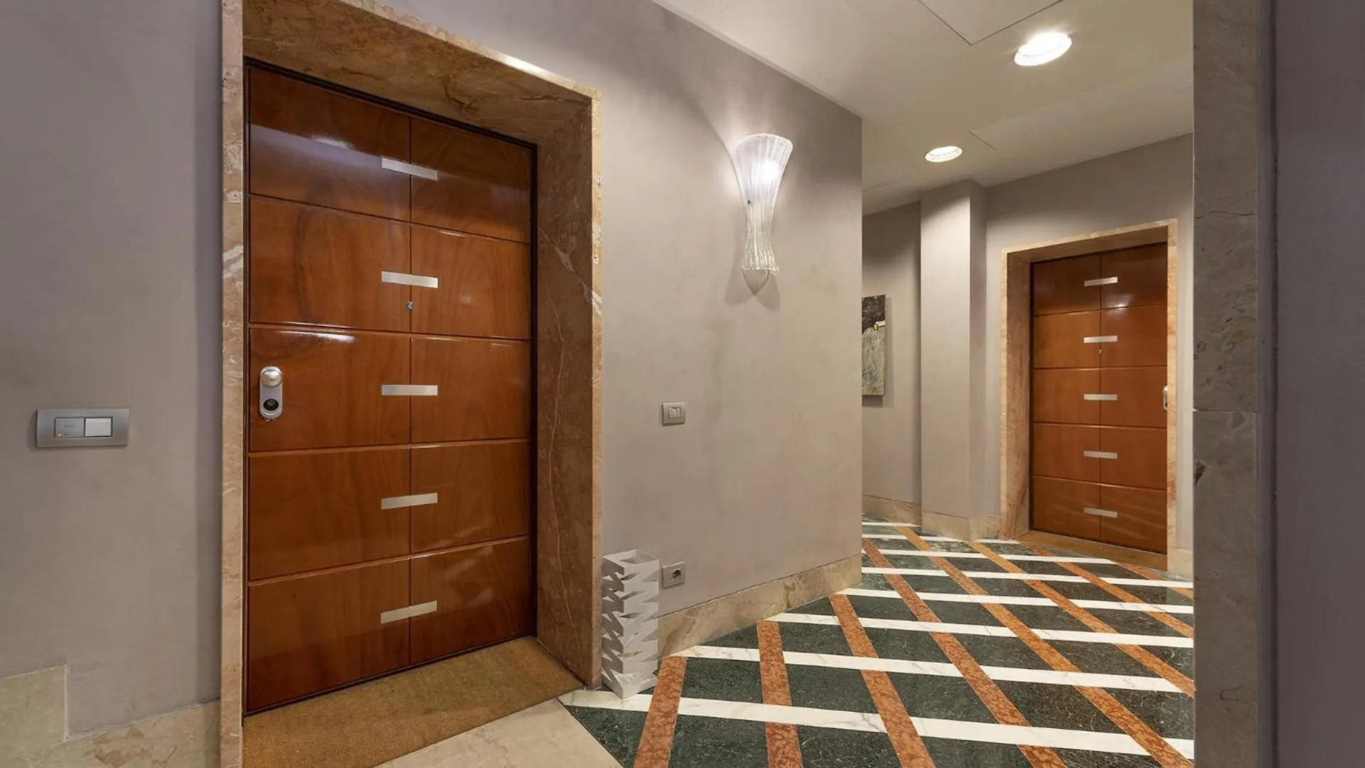 Fifty Eight Milan Duomo Apartment