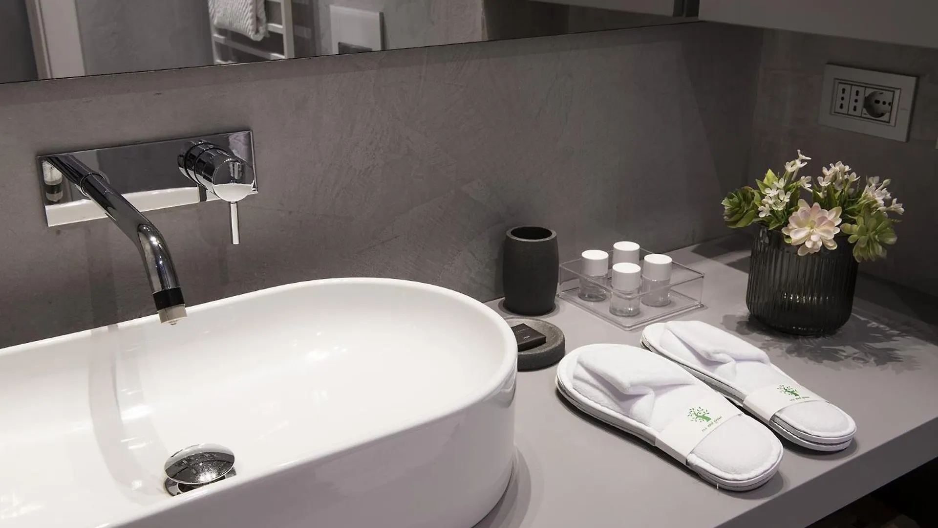 Fifty Eight Milan Duomo Apartment
