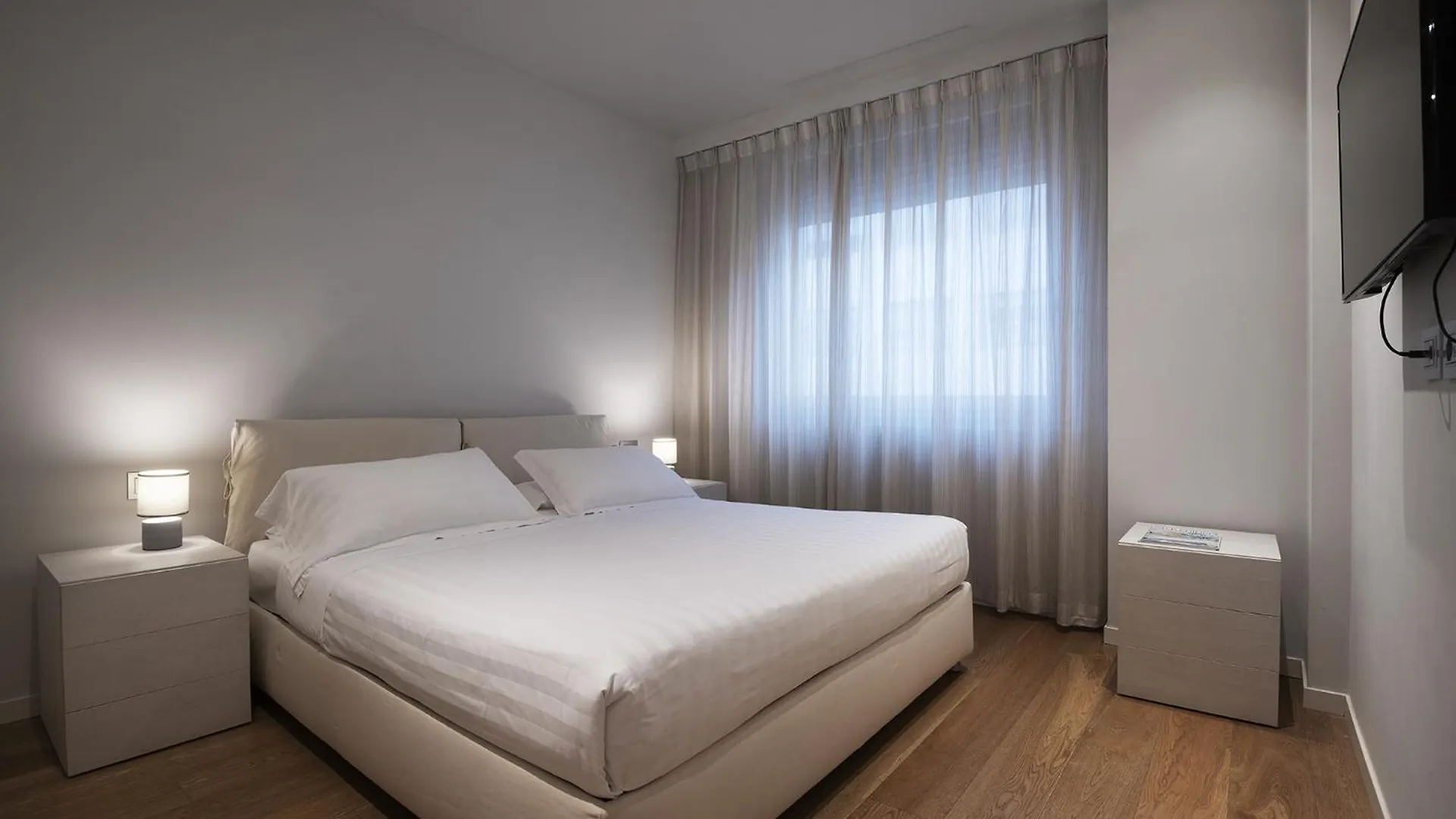 Fifty Eight Milan Duomo Apartment