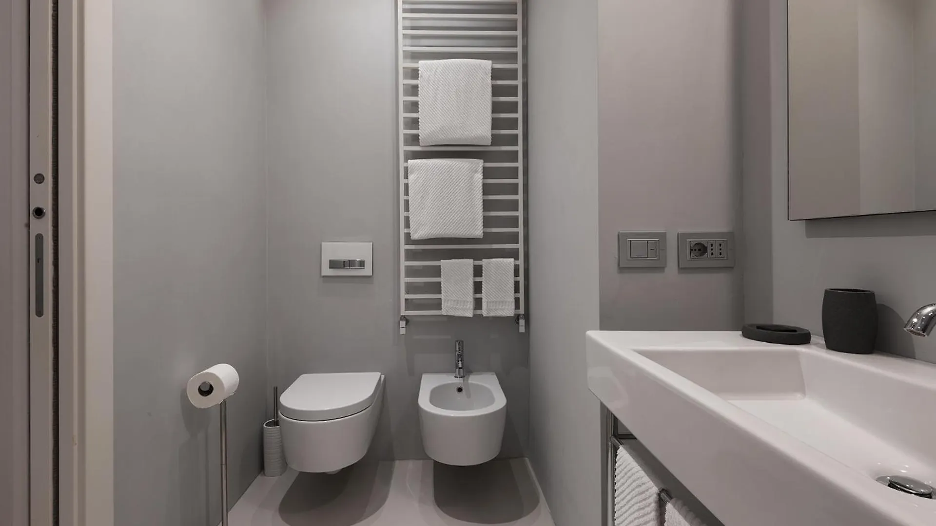 Fifty Eight Milan Duomo Apartment Italy