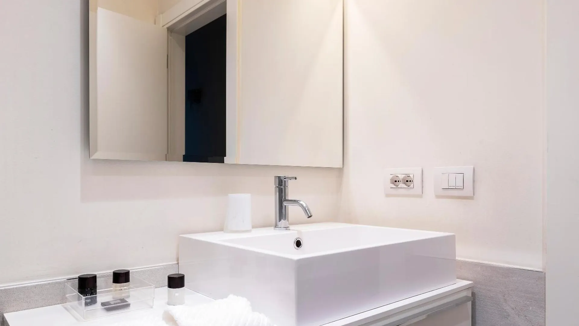 Fifty Eight Milan Duomo Apartment Italy