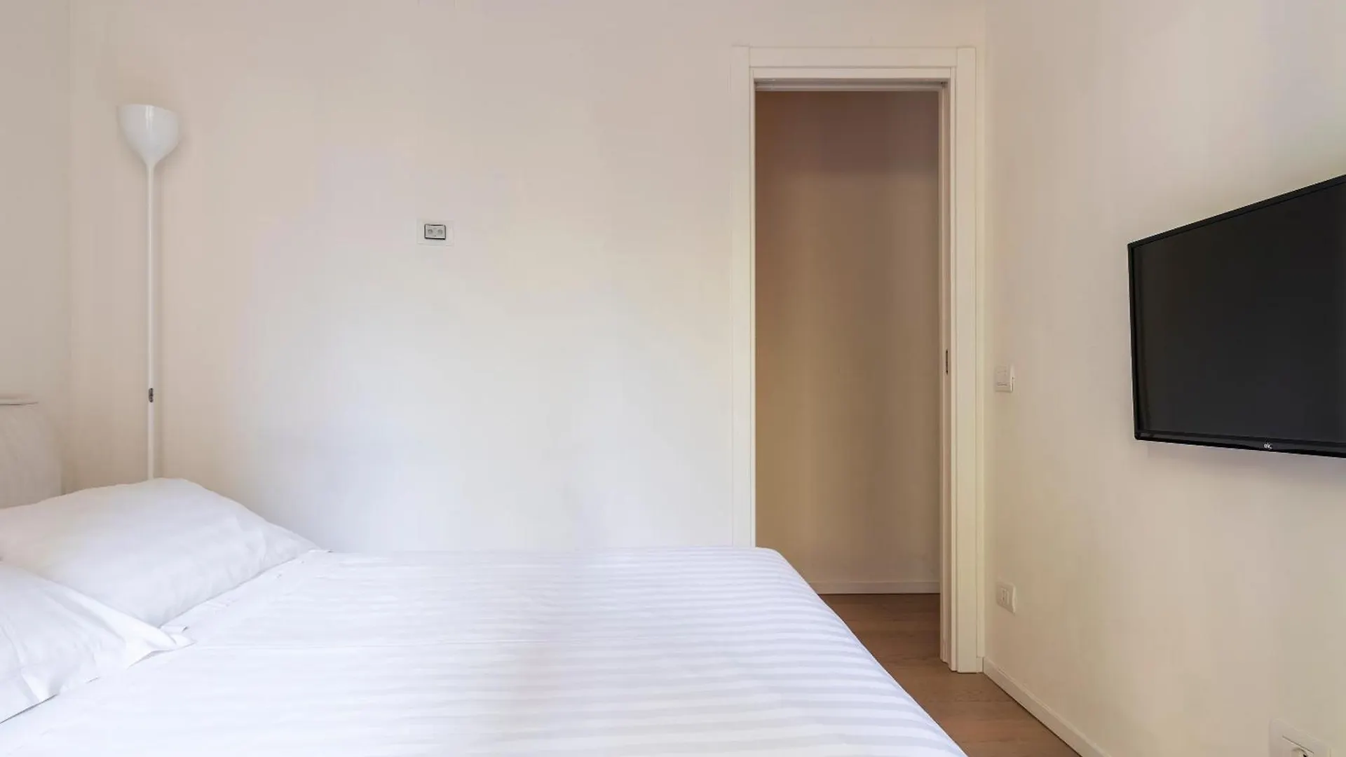 Fifty Eight Milan Duomo Apartment